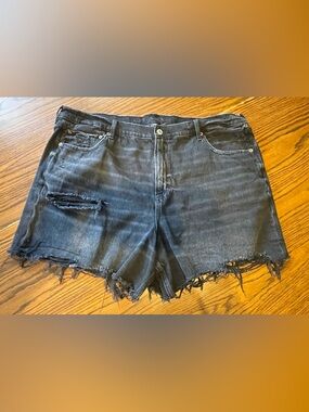 Women’s American Eagle Distressed Shorts Size 20!